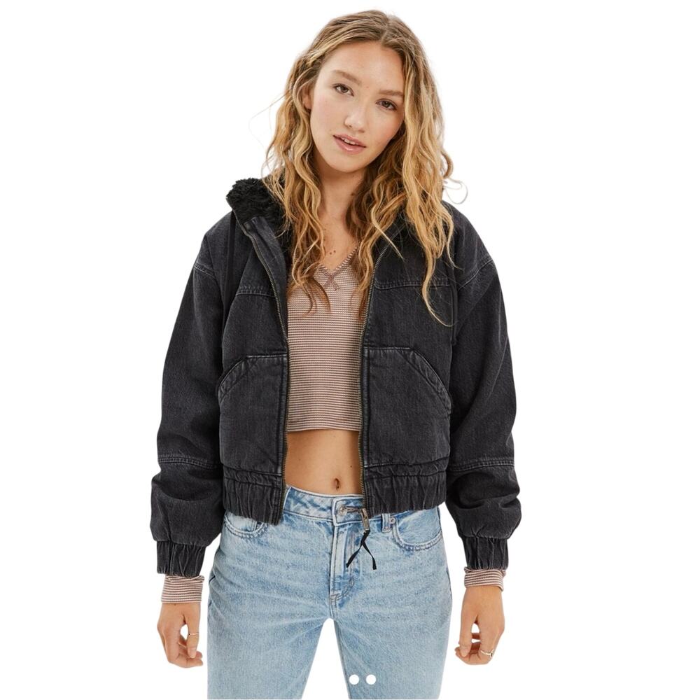NWT AE Women’s Cropped Black Denim Sherpa-Lined Jacket Size XS